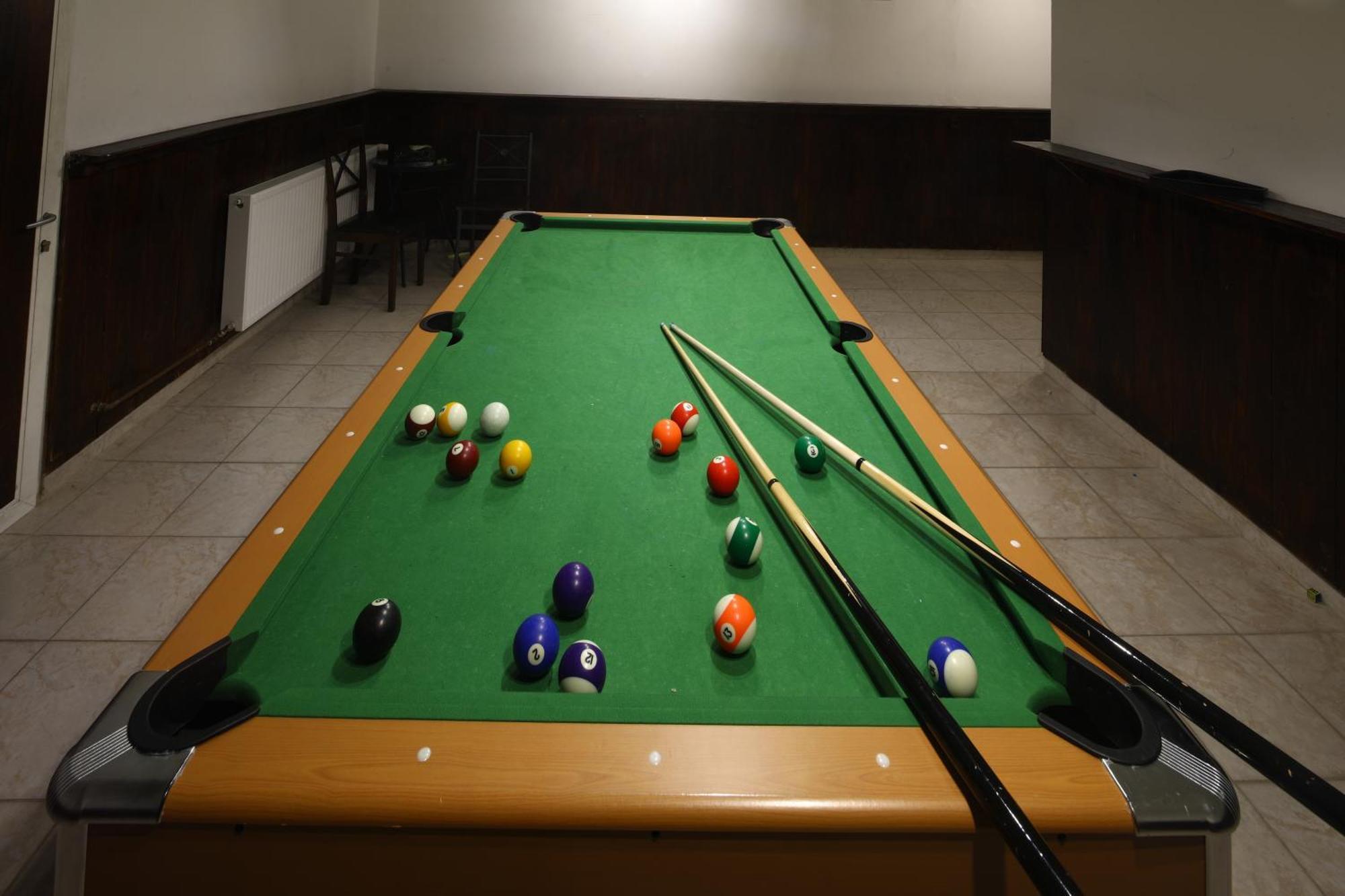 Pensiunea Montan Din Bran,Sat Simon Spa Indoor Bran  Exterior foto
